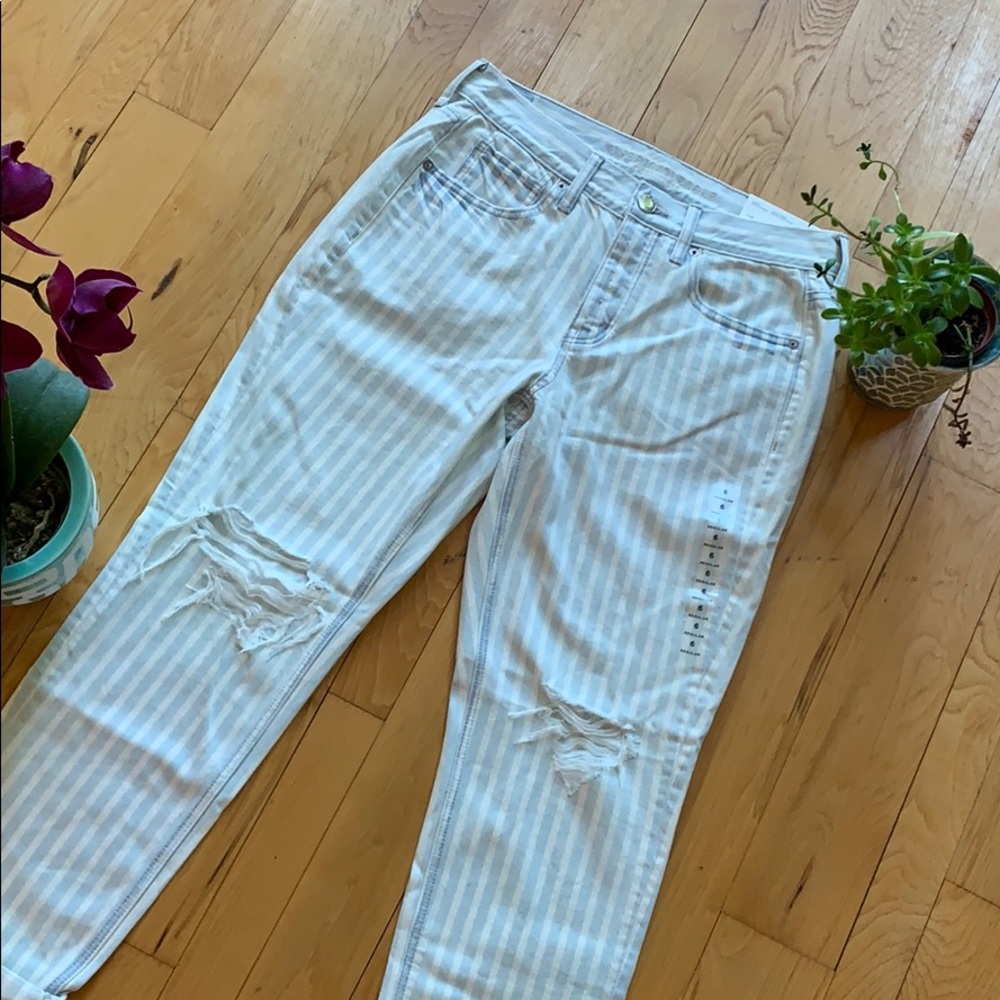 American Eagle tomgirl striped size 6 jeans